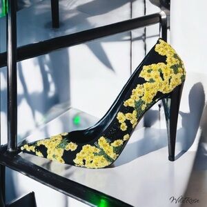 VALENTINO GARAVANI Floral Yellow Green Black Beaded & Embroidered Heels SZ 37